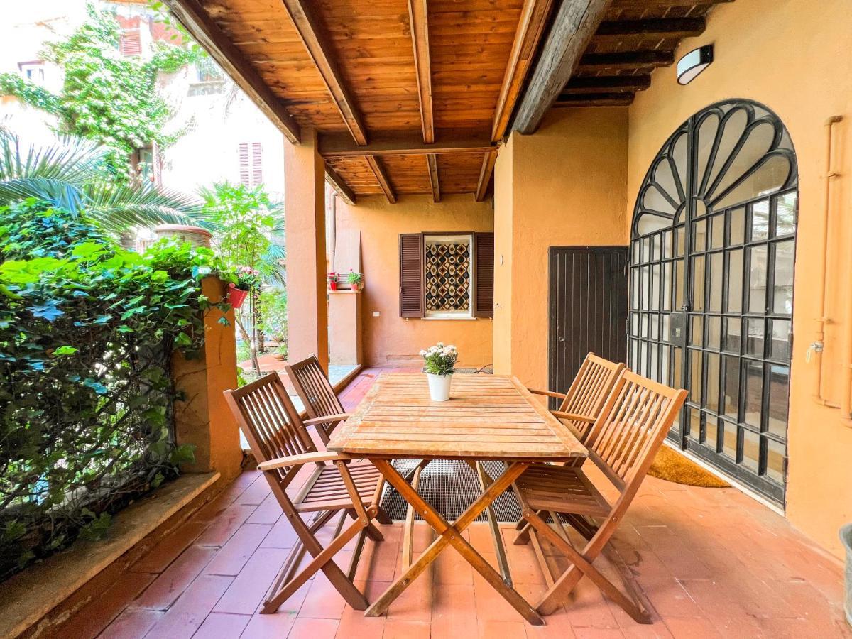 Apartment Luxury House & Secret Garden - Strategic Location, 100m To Metro B